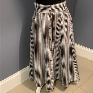 High waisted midi black and white stripped skirt